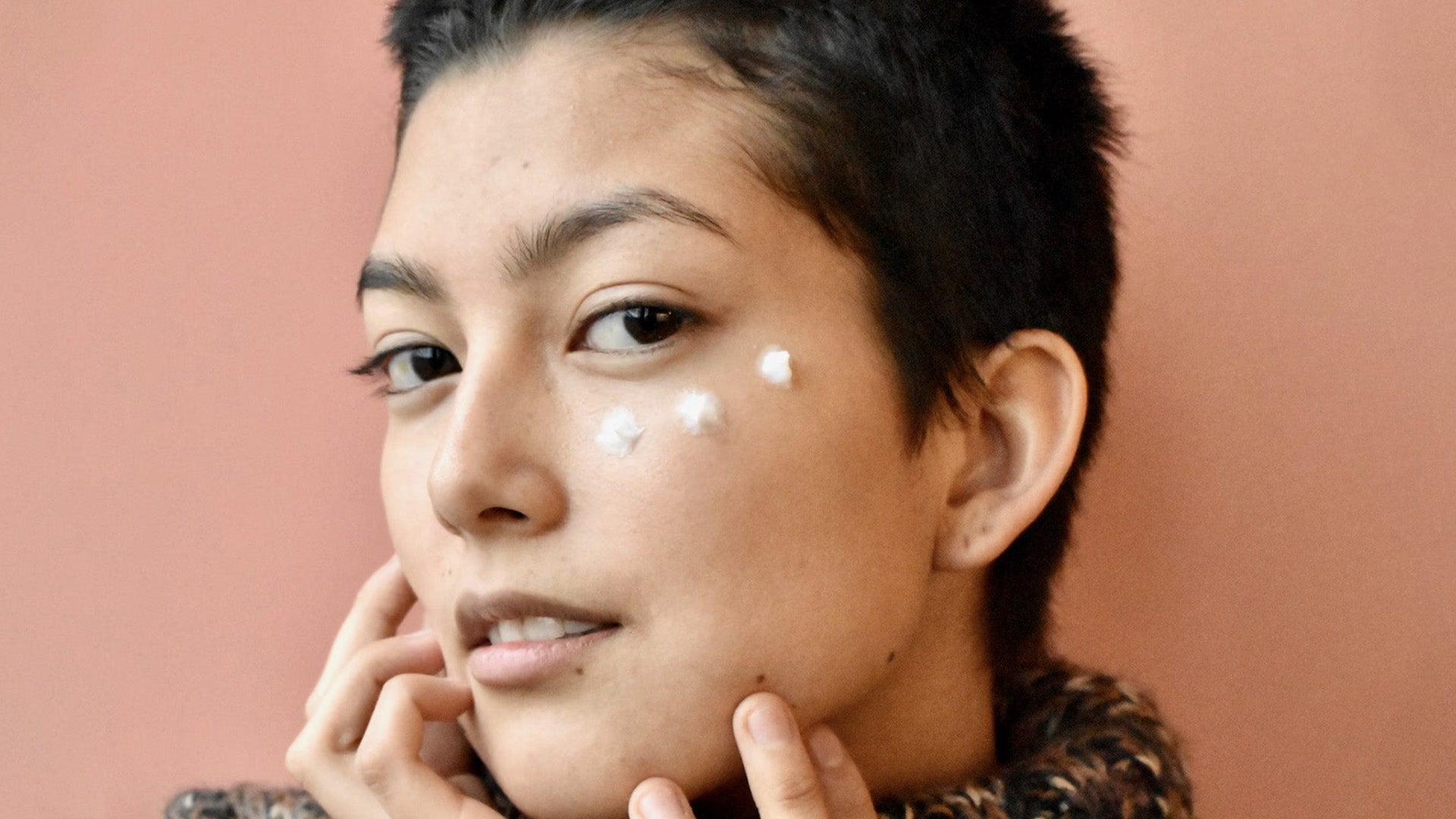 Scopri il segreto per una pelle impeccabile: il potere del latte detergente