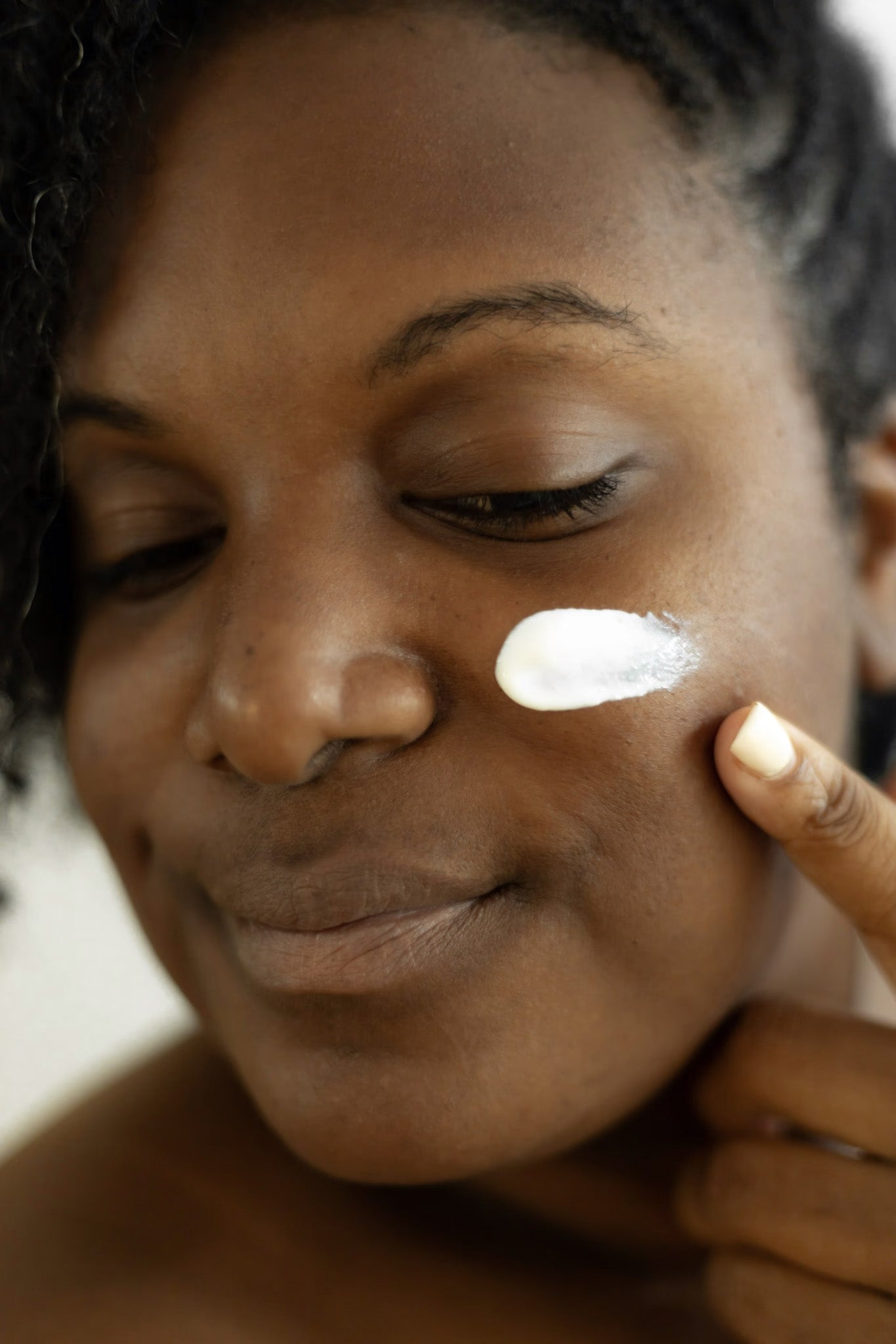 Addio trucco, benvenuta freschezza: olio gel struccante per una beauty routine easy-peasy